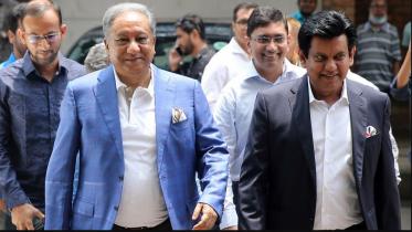 papon_walks.jpg