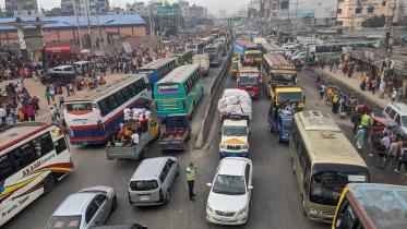 Traffic Congestion as Capital's Factories Close for Eid