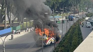 Bus catches fire in Dhaka's Banani