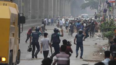 Mirpur Road Blockade Update: Battery-run rickshaw drivers clash with cops in Mirpur