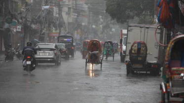Commuter difficulties in Dhaka under Cyclone Remal