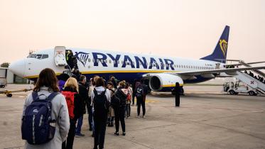 Resurgent airlines soar towards passenger, revenue records