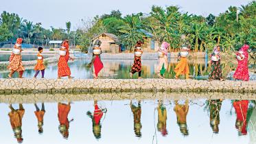 women's daily struggle for water in Southwestern Bangladesh