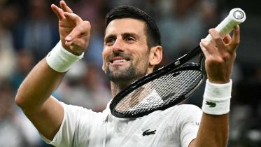 djokovic_plays_violin.jpg