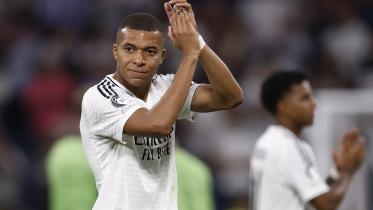 Mbappe claps 