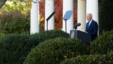 rose_garden_of_the_white_house.jpg