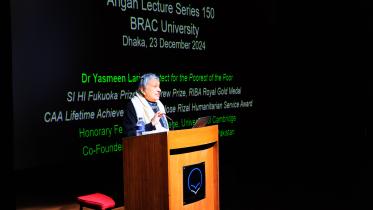Yasmeen Lari speaking at BRAC University. 