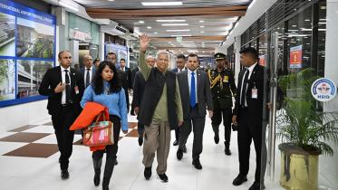 yunus_flies_to_switzerland.jpg