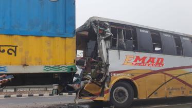 Dense Fog Causes 4-Vehicle Crash on Dhaka-Mawa Expressway