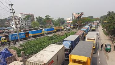 30km tailback on Dhaka–Ctg highway