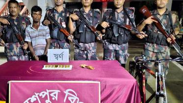 benapole_photo_-gold_smuggler_arrest_along_with_1.2_kg_gold_bar_-23.06.25.jpg