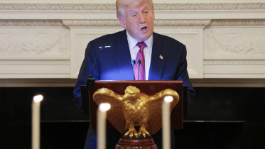 afp_20250718_2225887748_v3_highres_presidenttrumphostsdinnerforgopsenatorsatthe.jpg