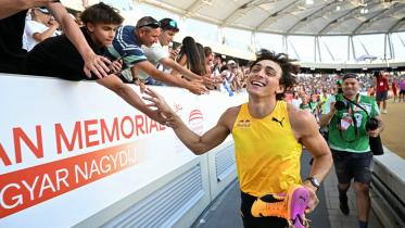 afp_20250812_69dd3cb_v1_midres_athleticshunpolevaultmen.jpg