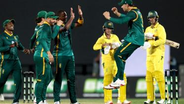 afp_20250822_728a2gu_v1_midres_cricketausrsa.jpg