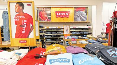 wealthy-apparel-shoppers.jpg