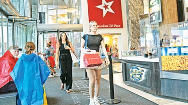 magnificent-mile-retail-strip.jpg