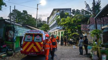 afp_20251002_77h49uj_v1_midres_indonesiaaccidentmissingschool.jpg