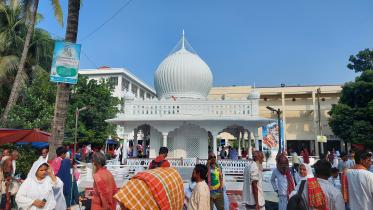 Farewell tunes fill the Akhra Bari as Lalon devotees prepare to return home