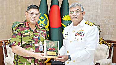 waker-uz-zaman-and-admiral-naveed-ashraf.jpg