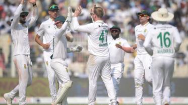 afp_20251115_844j67y_v1_midres_cricketindrsatest.jpg