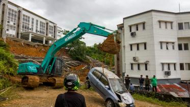 afp_20251126_867u8jl_v1_midres_indonesiafloodlandslideweather.jpg