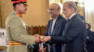 asim_munir_with_nawaz_sharif.jpg