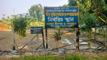 rajbari_freedom_fighter_graves.jpg