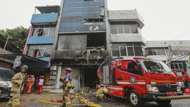 afp_20251209_87hx4bu_v1_highres_indonesiafire.jpg