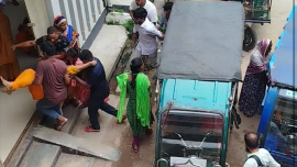 Sick workers began arriving at Kaliakair Upazila Health Complex one after another around 10:30am. Photo: Collected