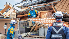 Japanese-emergency-workers.jpg