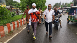 The man, identified as Jubayer Hossain Bappi, 35, of Bokuler More in Ishwardi municipality, marched from his home yesterday afternoon carrying the firearm. Screengrab