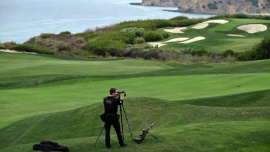 A US Secret Service agent stands watch ahead of Donald Trump’s visit to his California golf club in Rancho Palos Verdes. Photo: AFP