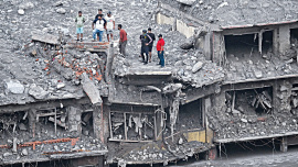 Nepali-rescuers.jpg