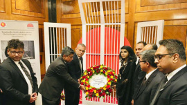 placing_wreath.jpg