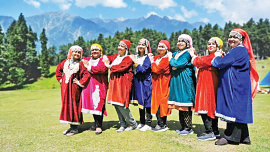 women-travelling1.jpg