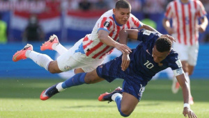 Paraguay-Mbappe.jpg