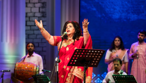 Runa-Laila-performs.jpg