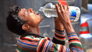 Increasingly severe heatwaves, driven by climate change, are taking a toll not only on worker income but also on their health and future livelihoods. Photo: Amran Hossain