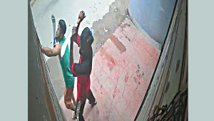 Adabor building attacked by armed men