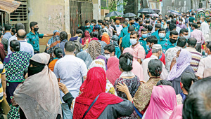 protest-shortage-moderna-jabs.jpg