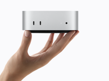M6 mac mini in hand