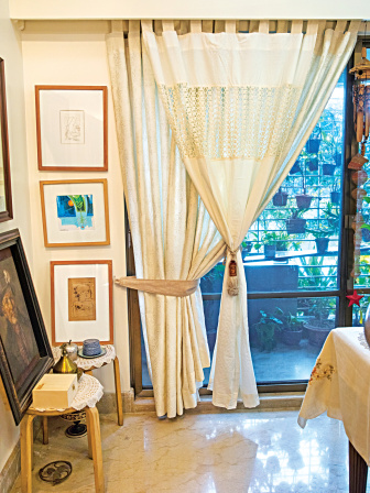 curtain1.jpg