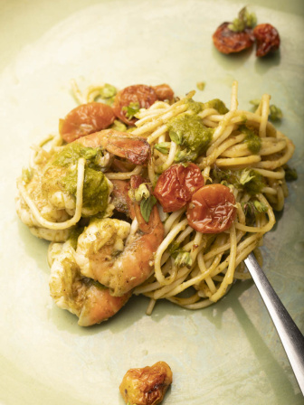 pesto_spaghetti_with_shrimps.jpg
