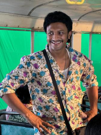 shakib_khan_bus_conductor.jpg