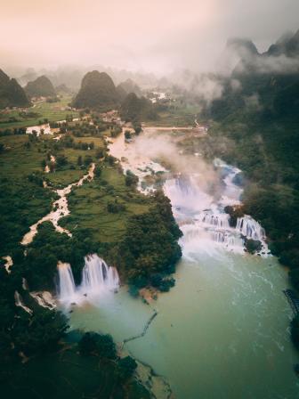 Top 7 waterfalls to visit in Asia
