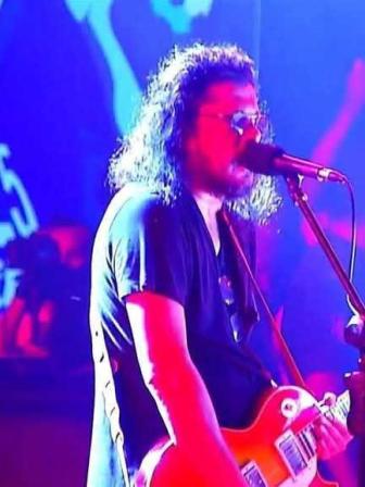 James rocks Tangail Stadium in a concert marred by security lapses