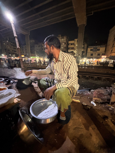 The lives behind Dhaka’s winter pitha stalls