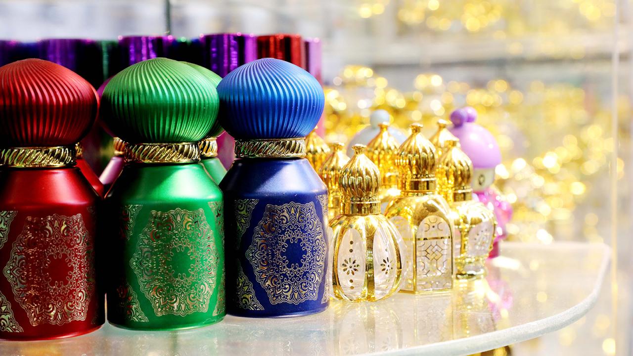 Exploring Dhaka's perfume market, Mitford area's perfume shops, perfume price in Bangladesh, Best perfume market in Dhaka, perfume wholesale market, best perfume for Bangladeshi men, perfume wholesale market in Bangladesh, buy cheap perfume in Bangladesh,